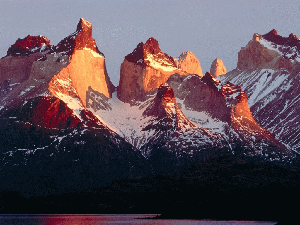 Torres Del Paine s'expose au soleil